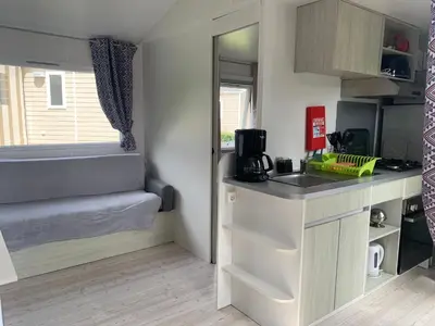 Cuisine ou kitchenette dans l'établissement Mobil Home 10 M et Mme COLAS