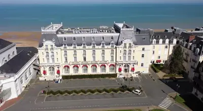 Vue générale sur la mer ou vue sur la mer prise depuis l'appartement