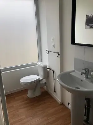 Salle de bains dans l'établissement HYPER CENTRE - WIFI FIBRE GRATUIT - JERGWELOH - Le Parisien