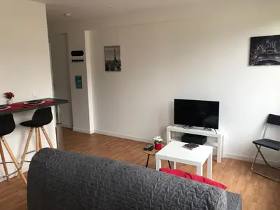 Télévision ou salle de divertissement dans l'établissement HYPER CENTRE - WIFI FIBRE GRATUIT - JERGWELOH - Le Parisien
