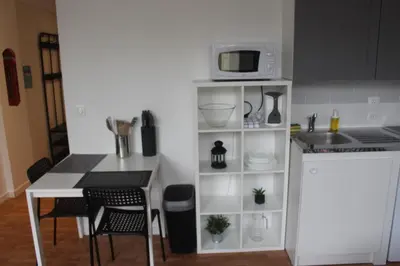Cuisine ou kitchenette dans l'établissement HYPER CENTRE - WIFI FIBRE GRATUIT - JERGWELOH - Le Londonien
