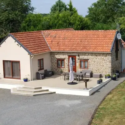 Spacious house for 6 people with a swimming pool