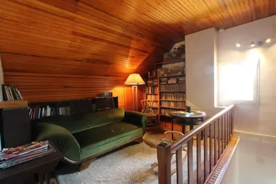 Coin salon dans l'établissement La Maison Bleue au coeur des Plages du Débarquement