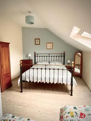 Un ou plusieurs lits dans un hébergement de l'établissement Greener Pastures - Normandy Self Catering Gites
