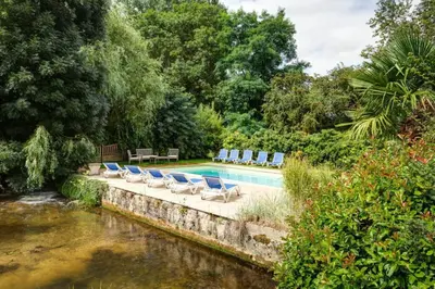 Piscine de l'établissement la ferme, Coeur De Combray ou située à proximité