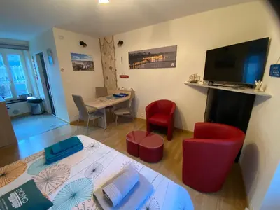 Télévision ou salle de divertissement dans l'établissement STUDIO CANCALE - PORT DE LA HOULE - classé 2 étoiles