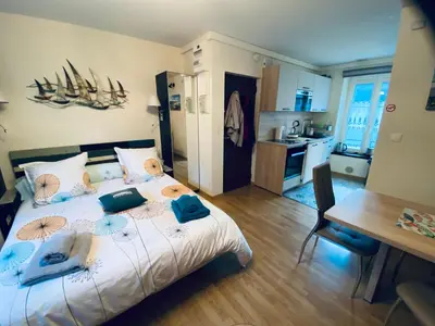 Un ou plusieurs lits dans un hébergement de l'établissement STUDIO CANCALE - PORT DE LA HOULE - classé 2 étoiles