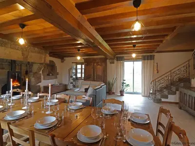 Coin salon dans l'établissement Maison authentique près d'un étang avec animaux acceptés, linge et ménage inclus - FR-1-497-142