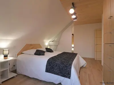 Un ou plusieurs lits dans un hébergement de l'établissement Maison authentique près d'un étang avec animaux acceptés, linge et ménage inclus - FR-1-497-142