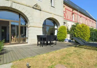 Jardin de l'établissement Appartement lumineux et cosy avec jardin vue sur chateau près Port en Bessin, Bayeux et Omaha Beach