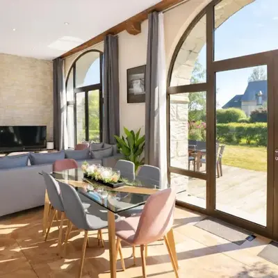 Appartement lumineux et cosy avec jardin vue sur chateau près Port en Bessin
