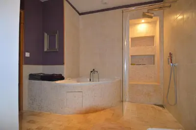 Salle de bains dans l'établissement Maison,appartement de charme bord de mer - Avec jardin et wifi