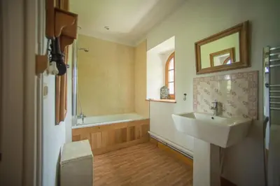 Salle de bains dans l'établissement CHATEAU DE MONFREVILLE