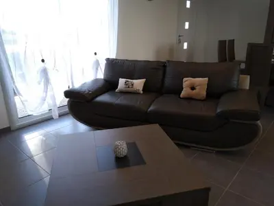 Coin salon dans l'établissement Maison de vacances près de la mer à Créances
