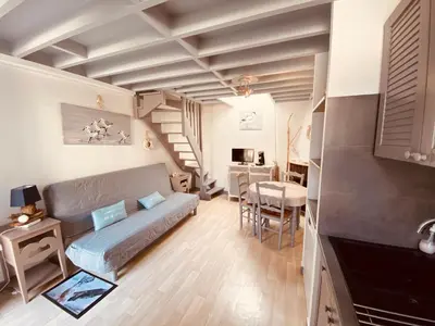 Télévision ou salle de divertissement dans l'établissement La Cabourgeaise