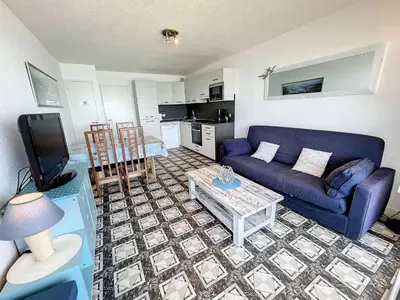 Cuisine ou kitchenette dans l'établissement Appartement en front de mer avec balcon et parking privatif - FR-1-361-360