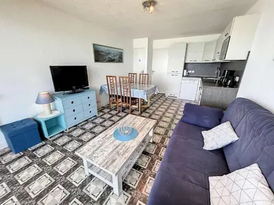 Cuisine ou kitchenette dans l'établissement Appartement en front de mer avec balcon et parking privatif - FR-1-361-360