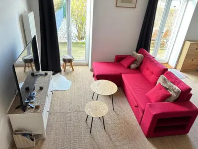 Télévision ou salle de divertissement dans l'établissement Les Douves Duplex 5 personnes lumineux avec jardin et terrasse aménagée , vue sur château à 5mn de la mer, proche Omaha Beach et Bayeux