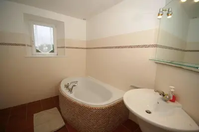 Salle de bains dans l'établissement Le Pressoir