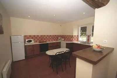 Cuisine ou kitchenette dans l'établissement Le Pressoir