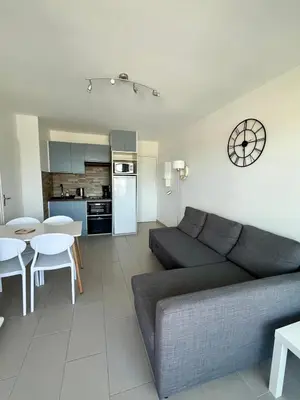 Cuisine ou kitchenette dans l'établissement Appartement vue mer et marina, Loggia - Parking