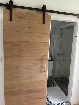 Salle de bains dans l'établissement Villa saint Louis 3
