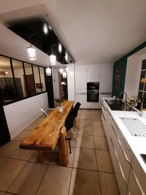 Cuisine ou kitchenette dans l'établissement la longère charmante