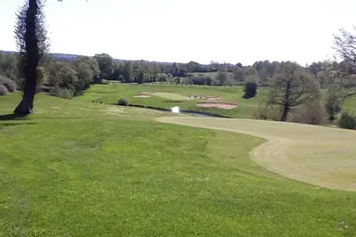 Golf sur le terrain de le chalet ou à proximité