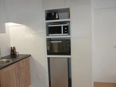 Cuisine ou kitchenette dans l'établissement CABOURG APPARTEMENT EN RESIDENCE CALME ET COSI
