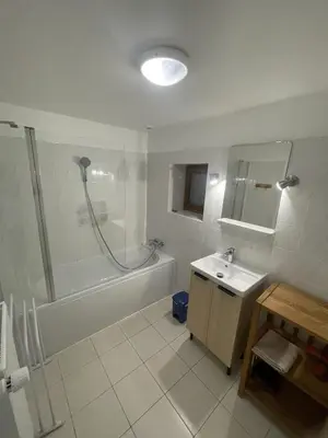Salle de bains dans l'établissement L'oscar
