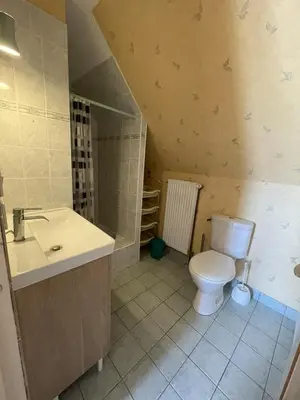 Salle de bains dans l'établissement L'oscar