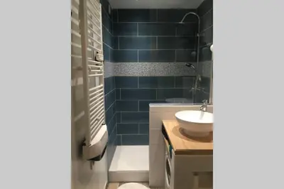 Salle de bains dans l'établissement Studio 24 - Coucher de Soleil & Vue Mer