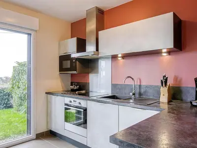Cuisine ou kitchenette dans l'établissement Apartment Les Hauts de Port Mer by Interhome