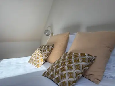 Un ou plusieurs lits dans un hébergement de l'établissement Bajocasse Apt duplex spacieux 3 ch 2 sdb cosy décoration élégante plein centre Bayeux parking public gratuit proche plages du débarquement