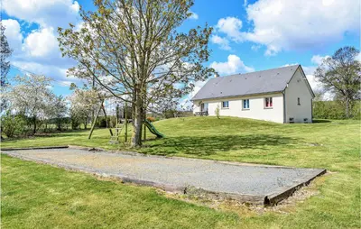 Jardin de l'établissement Cozy Home In Montchamp With Kitchen