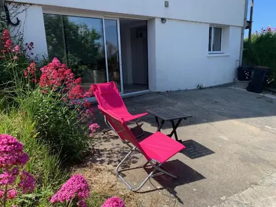 Jardin de l'établissement suite junior OMAHA BEACH