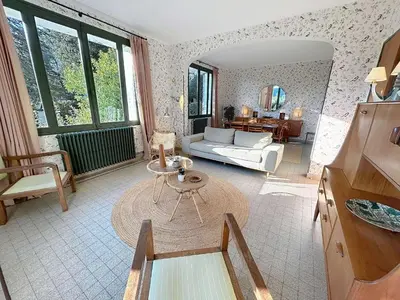 Coin salon dans l'établissement Maison d'exception à 80m de la plage avec accès direct, proche commerces, terrasse, BBQ, WiFi inclus - FR-1-361-375