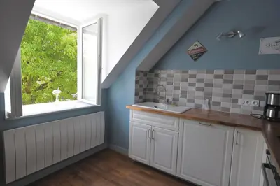 Cuisine ou kitchenette dans l'établissement Auprès de mon arbre