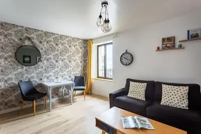 Coin salon dans l'établissement La Brise- Joli T2 rénové - Vue Mer - 1 chambre