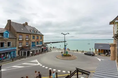 Vue générale sur la mer ou vue sur la mer prise depuis l'appartement