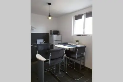 Cuisine ou kitchenette dans l'établissement Gîte à la campagne 2