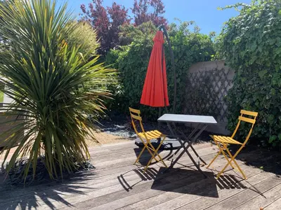 Jardin de l'établissement L'Annexe, F2 avec jardin, 800 m de la plage