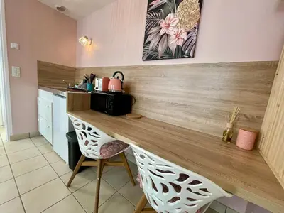 Cuisine ou kitchenette dans l'établissement Le Cocon - Collection La 21ème Planche