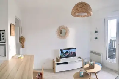 Télévision ou salle de divertissement dans l'établissement Cabourg-la mer à perte de vue