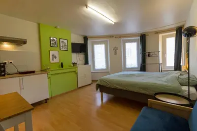 Cuisine ou kitchenette dans l'établissement Le First - proche Naval Group -