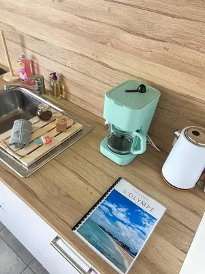 Plateau bouilloire dans l'établissement « L’Olympe » - à 300 M de la plage
