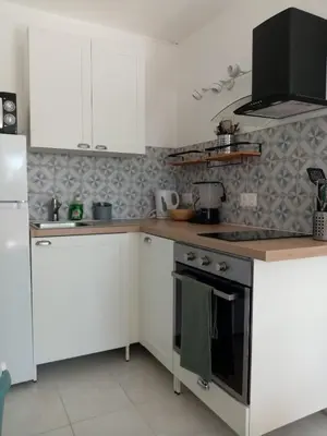 Cuisine ou kitchenette dans l'établissement Appartement cocoon à Courseulles sur Mer