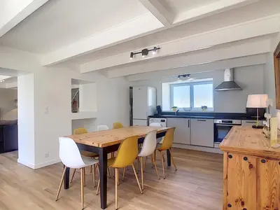 Cuisine ou kitchenette dans l'établissement Maison 6 pers proche centre ville