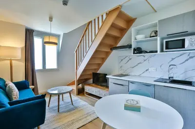 Cuisine ou kitchenette dans l'établissement Hôtel & Spa FACE À LA MER