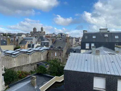 Vue générale sur Granville ou vue de la ville depuis l'appartement